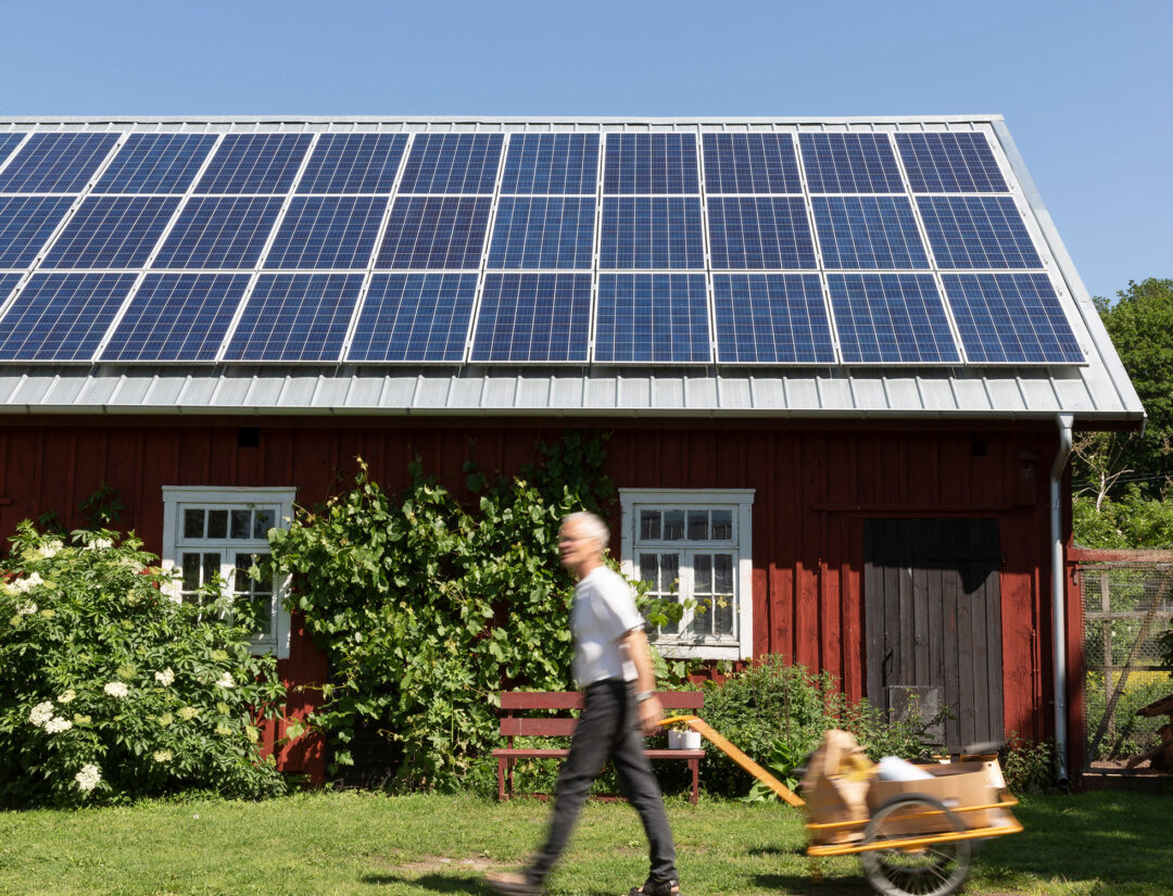 http://De%20bidrar%20till%20en%20bättre%20värld%20med%20hjälp%20av%20solel